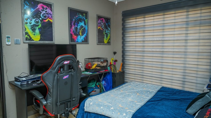 3 Bedroom Property for Sale in Flamwood North West